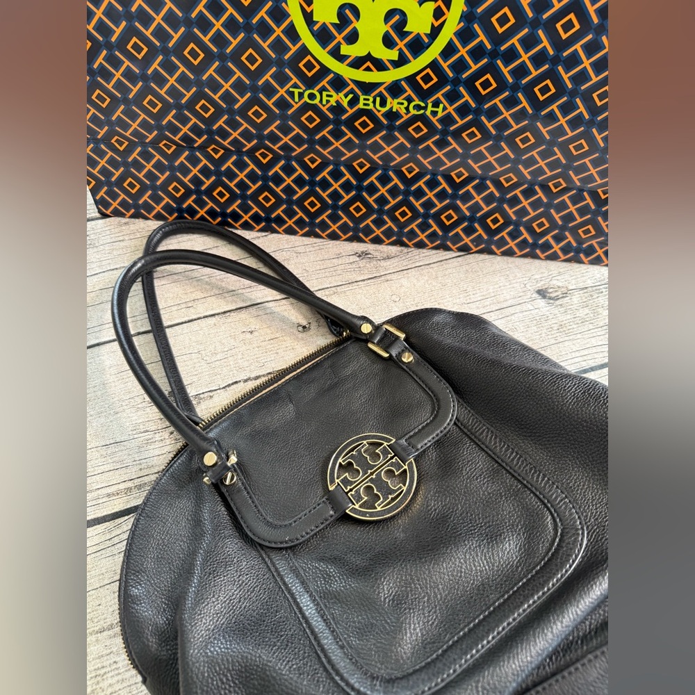 Tory Burch - Authentic black leather shoulder bag. Dome. Golden hardware, logo - Picture 2 of 16